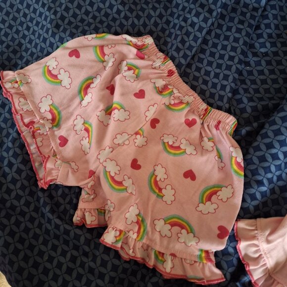 rainbows make me smile top and shorts set 5t - Picture 6 of 13